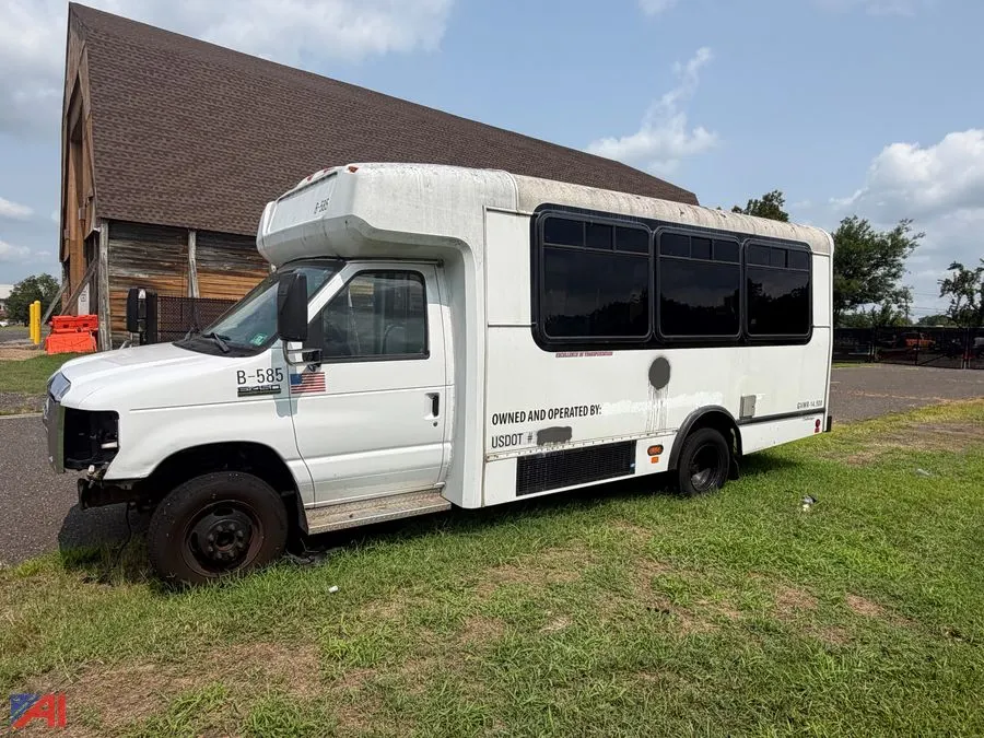 2017 Ford E-Series Transit Bus with Wheelchair Lift