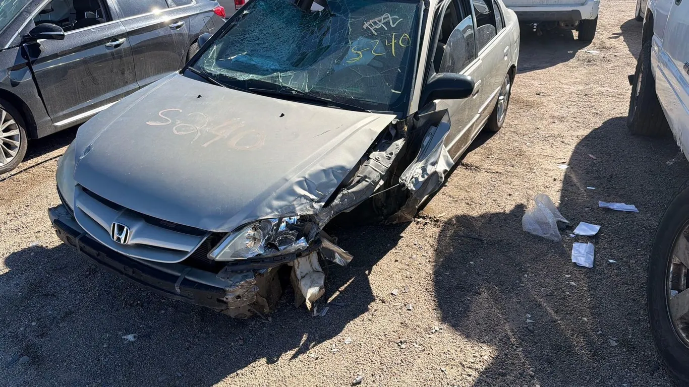 JUNK 2005 HOND CIVIC 4D 2HGES16505H606007