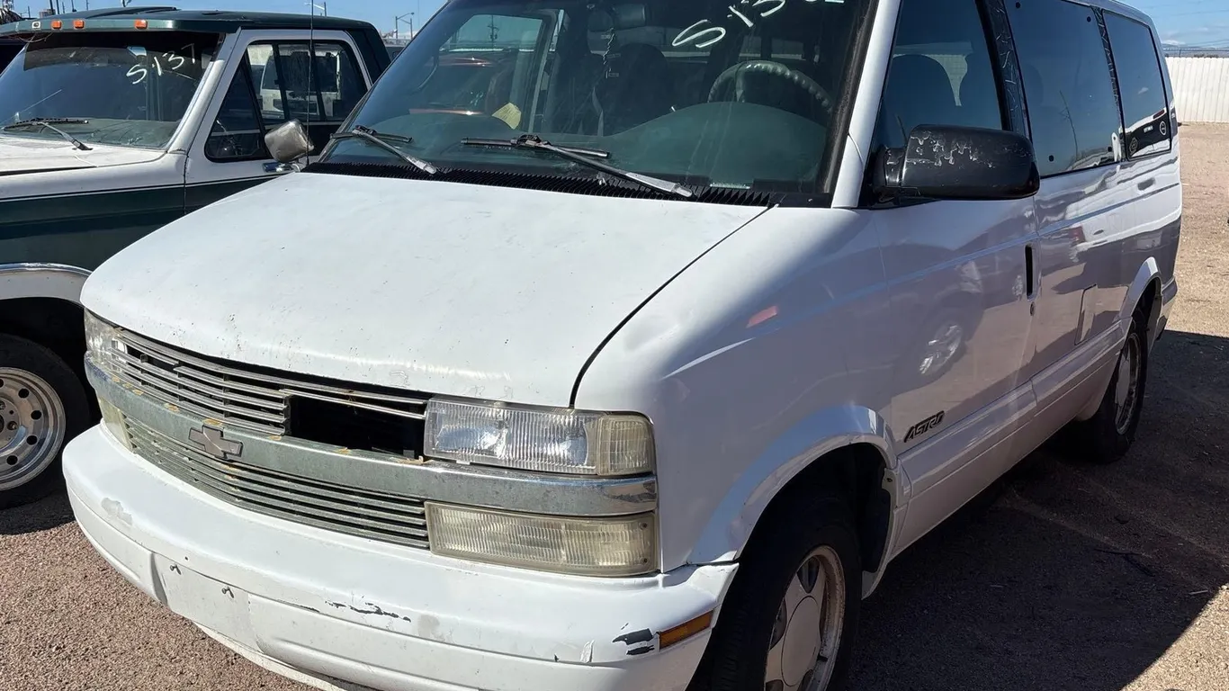 2000 CHEV ASTRO VN 1GNDM19W2YB159807