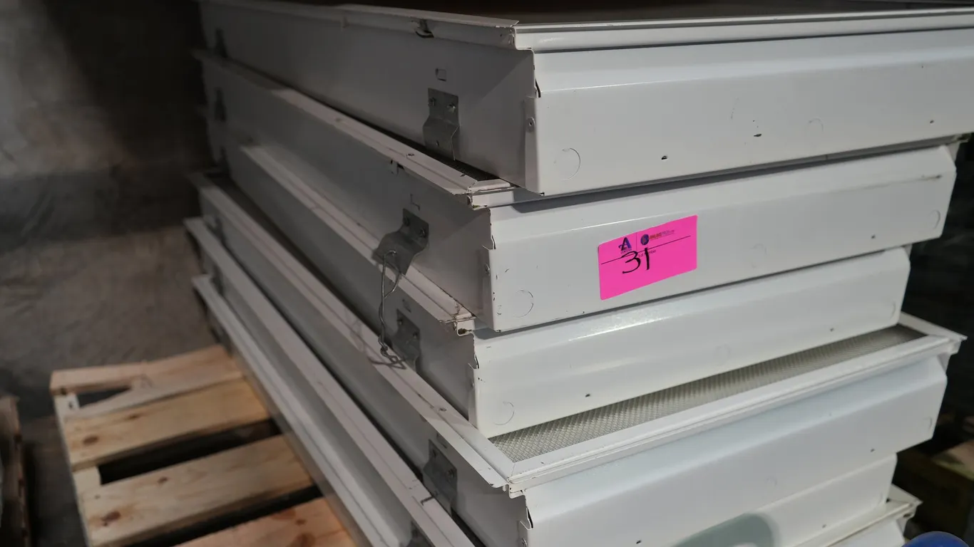 Fluorescent Light Fixtures