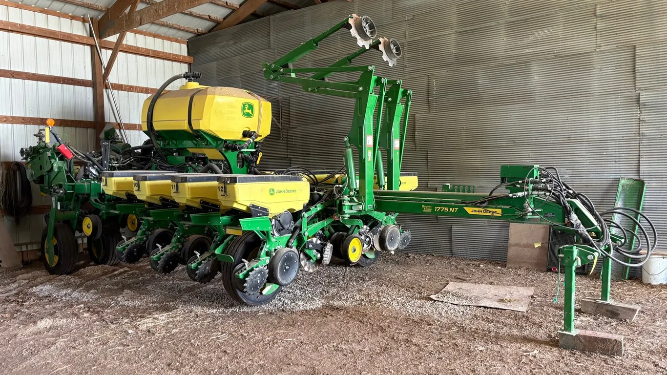 John Deere 1775 NT Planter