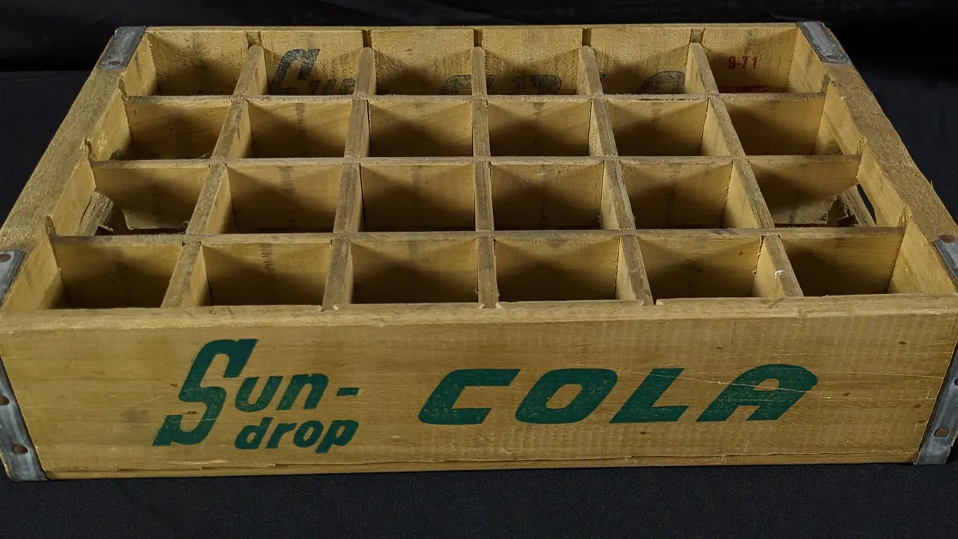 WOOD SODA POP BOTTLE CASE CRATE 24 COUNT SUN DROP SCHOFIELD WISCONSIN