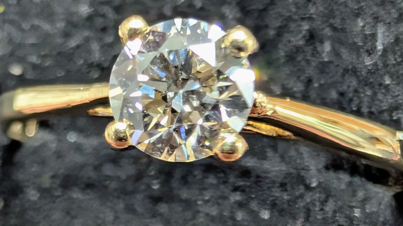 10K(1.1G), LAB DIAMOND (0.4CT)RING, SIZE 7, SUGGESTED RETAIL VALUE $2000