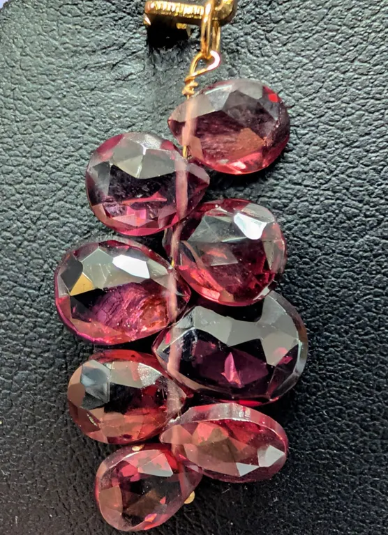 10K(1.5G), GARNET (GRAPE DESIGN) (8CT)PENDANT, SUGGESTED RETAIL VALUE $400