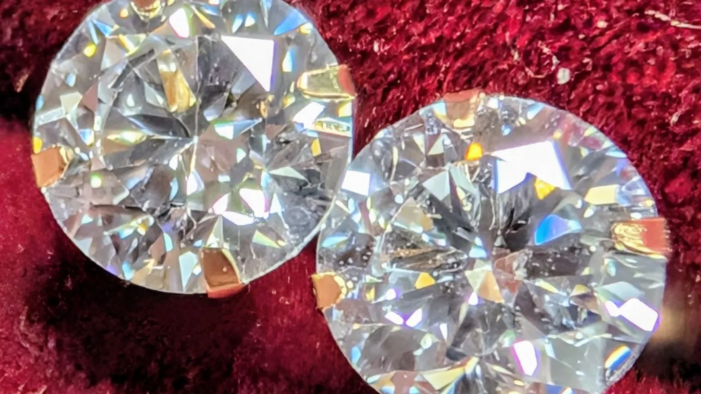 14K LAB DIAMOND (0.42CT) EARRING, SUGGESTED RETAIL VALUE $800