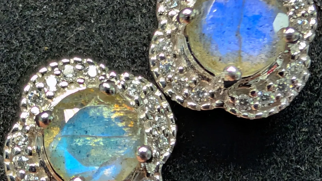 SILVER(4.4G), LABRADORITE (1.4CT) EARRING, SUGGESTED RETAIL VALUE $300