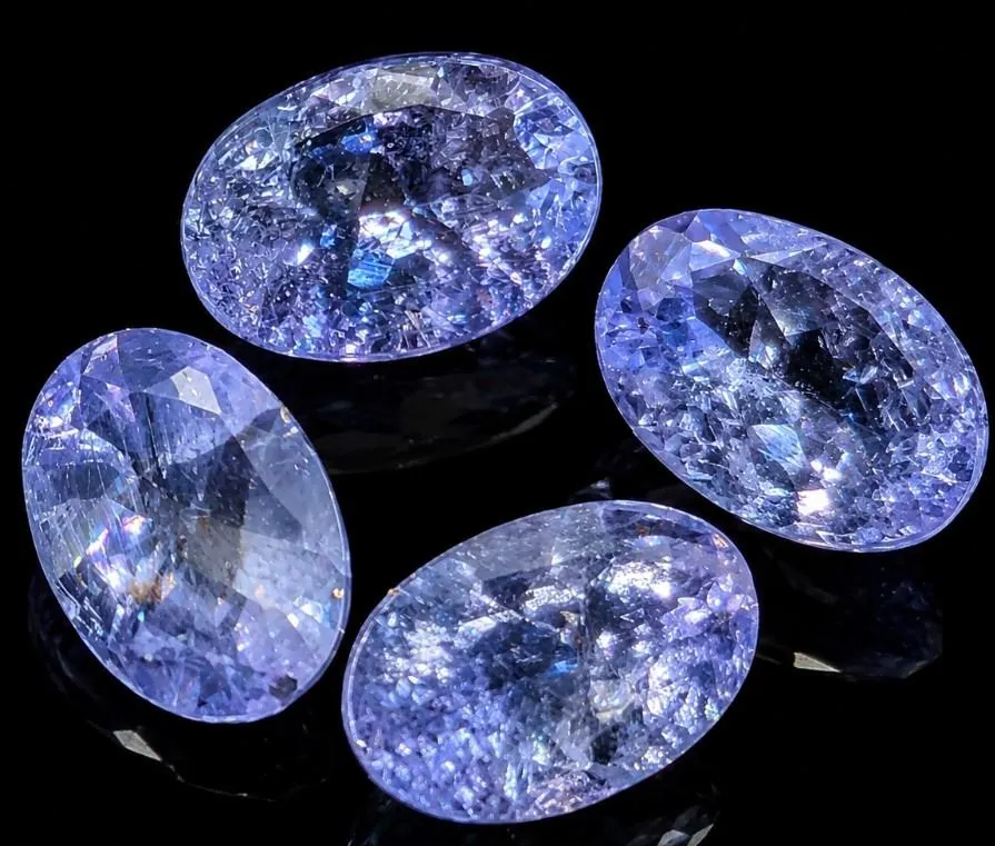 GENUINE TANZANITE (APP 2CT)GEM STONES
