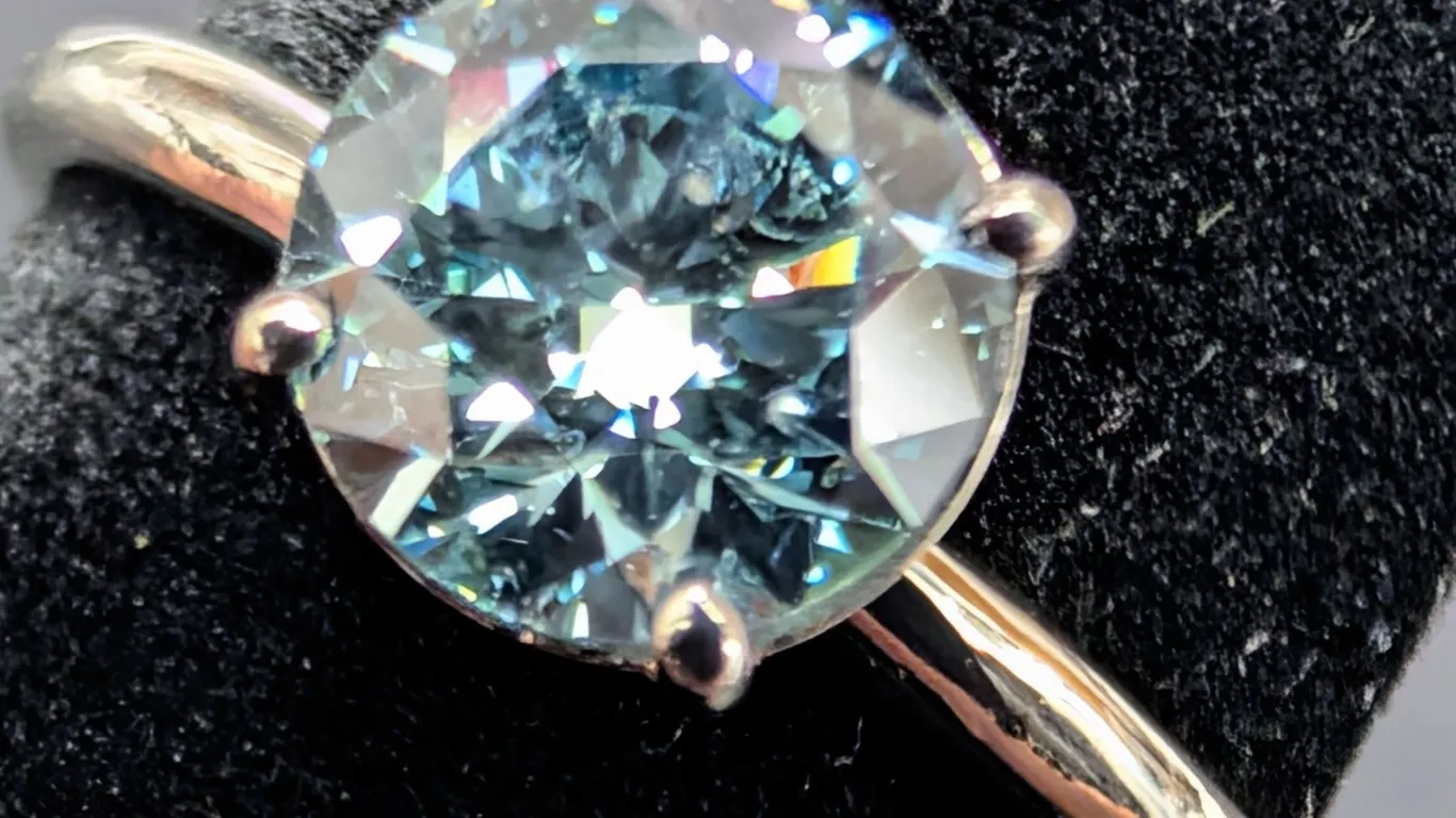 10K(1.35G), BLUE LAB DIAMOND (0.66CT)RING, SIZE 6.25, SUGGESTED RETAIL VALUE $2400