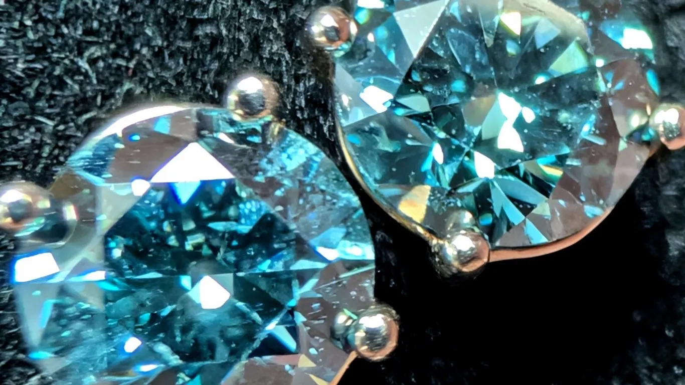10K(0.6G), BLUE LAB DIAMOND (0.55CT)EARRING, APPRAISED INSURANCE VALUE $1050