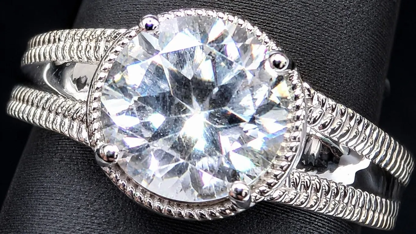 SILVER(4.74G), WHITE TOPAZ (2CT) RING, SUGGESTED RETAIL VALUE $280
