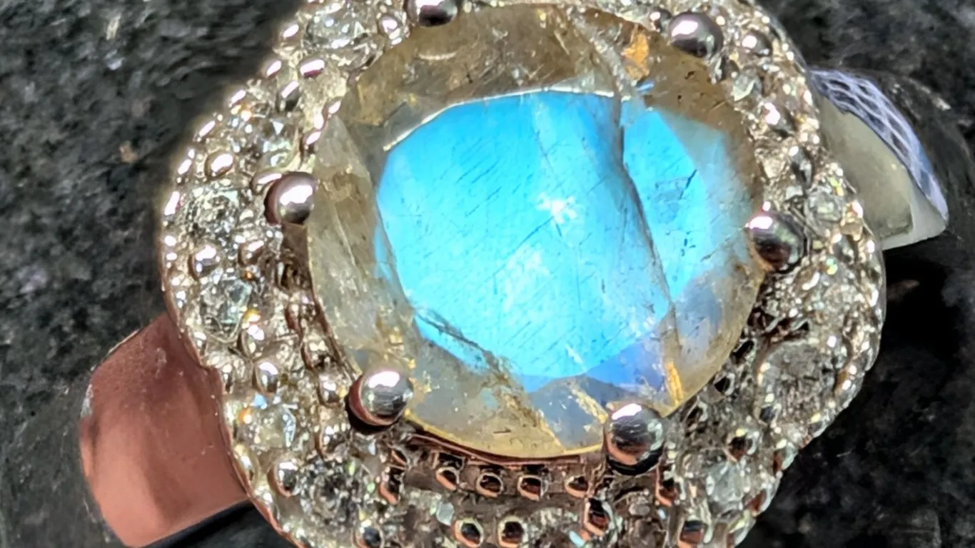 SILVER(4.4G), LABRADORITE (1CT) RING, SUGGESTED RETAIL VALUE $300