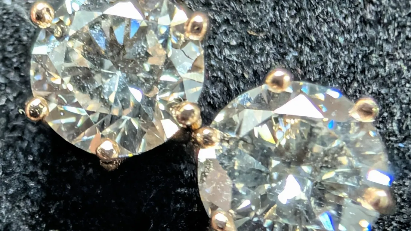 14K LAB DIAMOND (0.5CT)EARRING, SUGGESTED RETAIL VALUE $1000