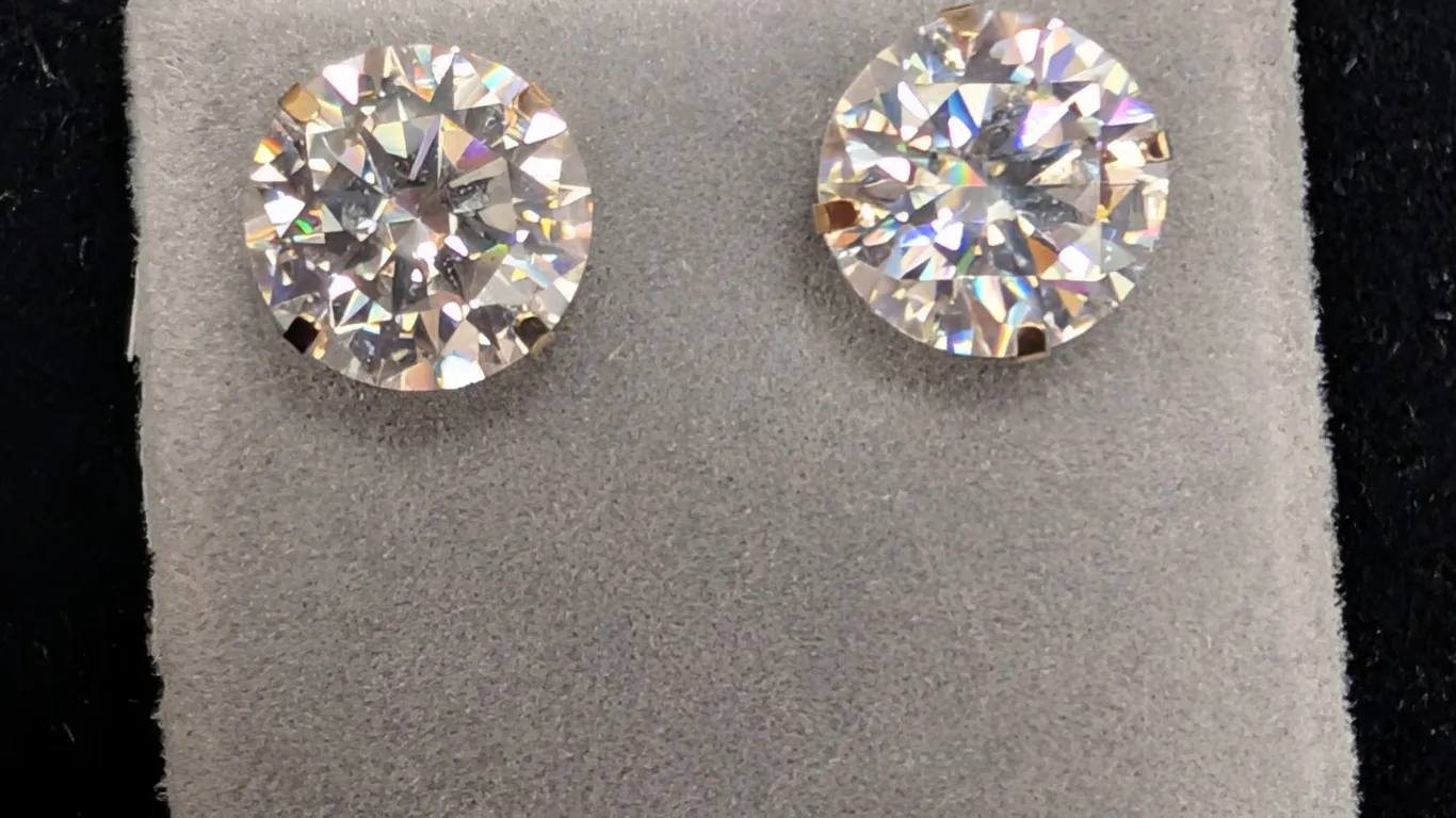 14K(0.7G), MOISSANITE (1.88CT) EARRING, SUGGESTED RETAIL VALUE $800