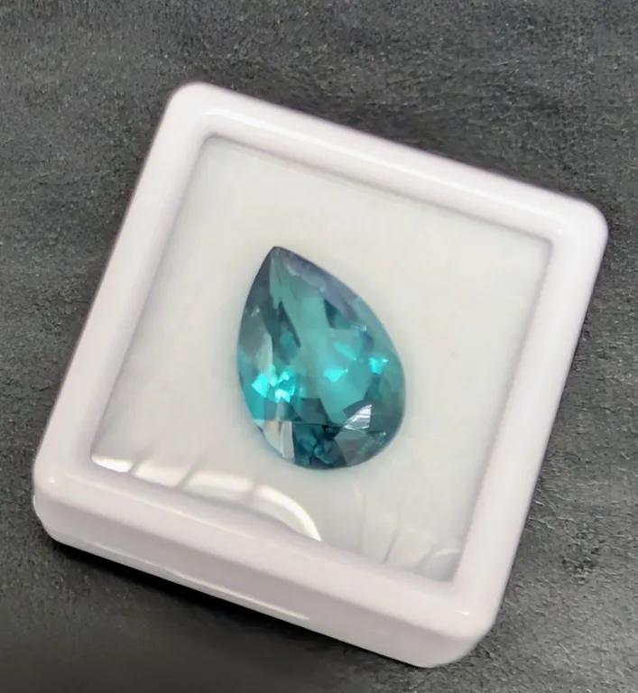 GREEN TOPAZ (APP 6.5CT) GEMSTONE, SUGGESTED RETAIL VALUE $240