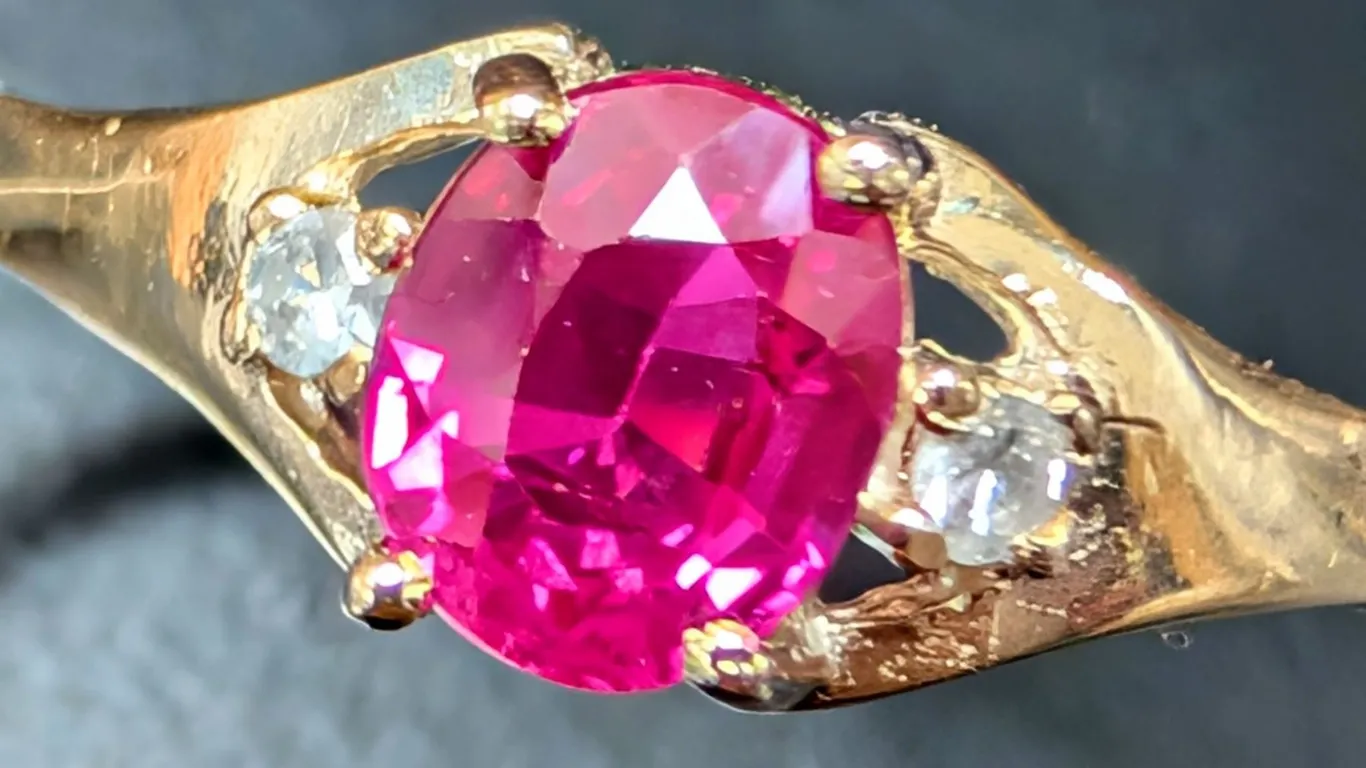 10K(1.3G), LAB RUBY (0.5CT), DIAMOND (0.1CT)RING, SIZE 6, APPRAISED INSURANCE VALUE $1260