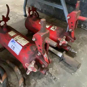 PAIR OF PRINCE 3000PSI HYDRAULIC HAND OPERATED PUMPS