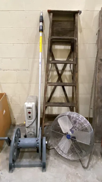 NOMA OIL HEATER, PLASTIC HOSE REEL, PATTON METAL FAN & WOODEN 6' LADDER