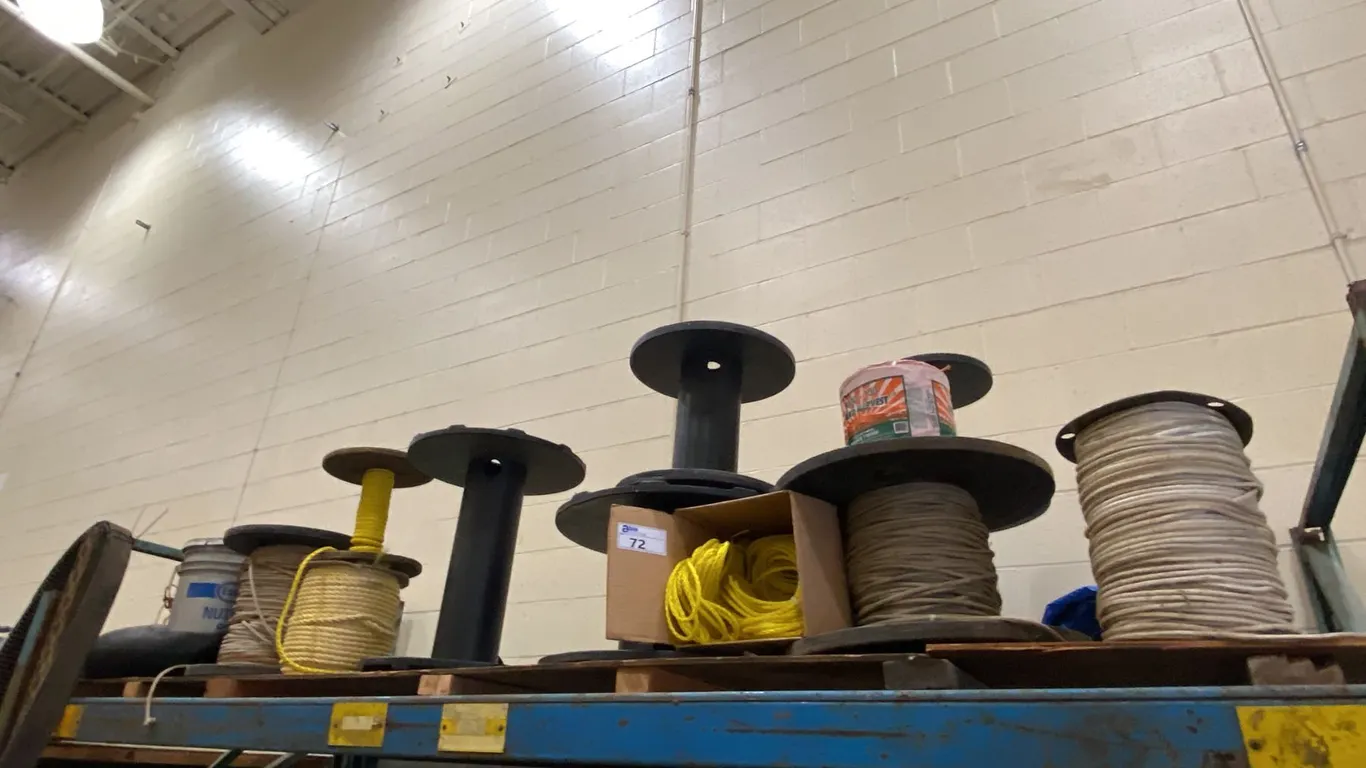 SHELF OF ASSORTED SPOOLS OF BRAIDED ROPE & GANGION ROPE