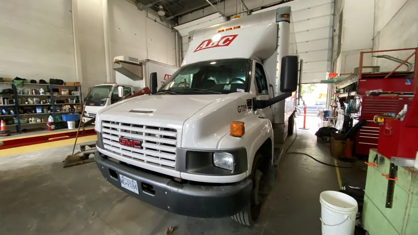 2009 GMC C5500 ARIES GROUT TRUCK, 2DR CUBE VAN, WHITE, VIN 1GDJ5C19X9F408998,