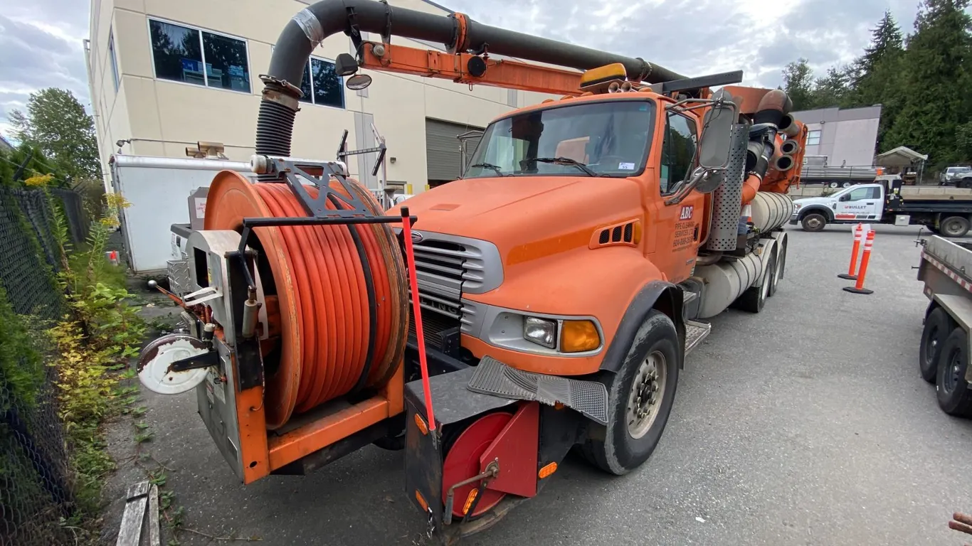 2002 STERLING ACTERRA VACTOR 2100 COMBO TRUCK, 2DR VAC TRUCK, ORANGE, VIN 2FZHANBS32AJ78989,
