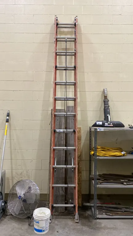 WERNER ORANGE FIBERGLASS & ALUMINUM 24' EXTENSION LADDER