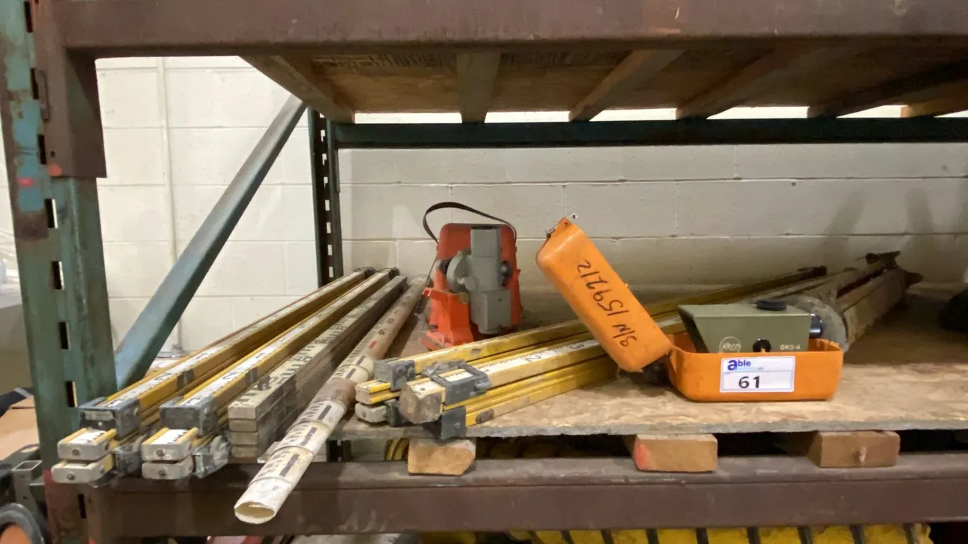 GROUP OF VINTAGE SURVEYOR ITEMS- TRIPOD, SOKKISHA & KERN GKO-A LEVELS & ASSORTED MEASURING STICKS