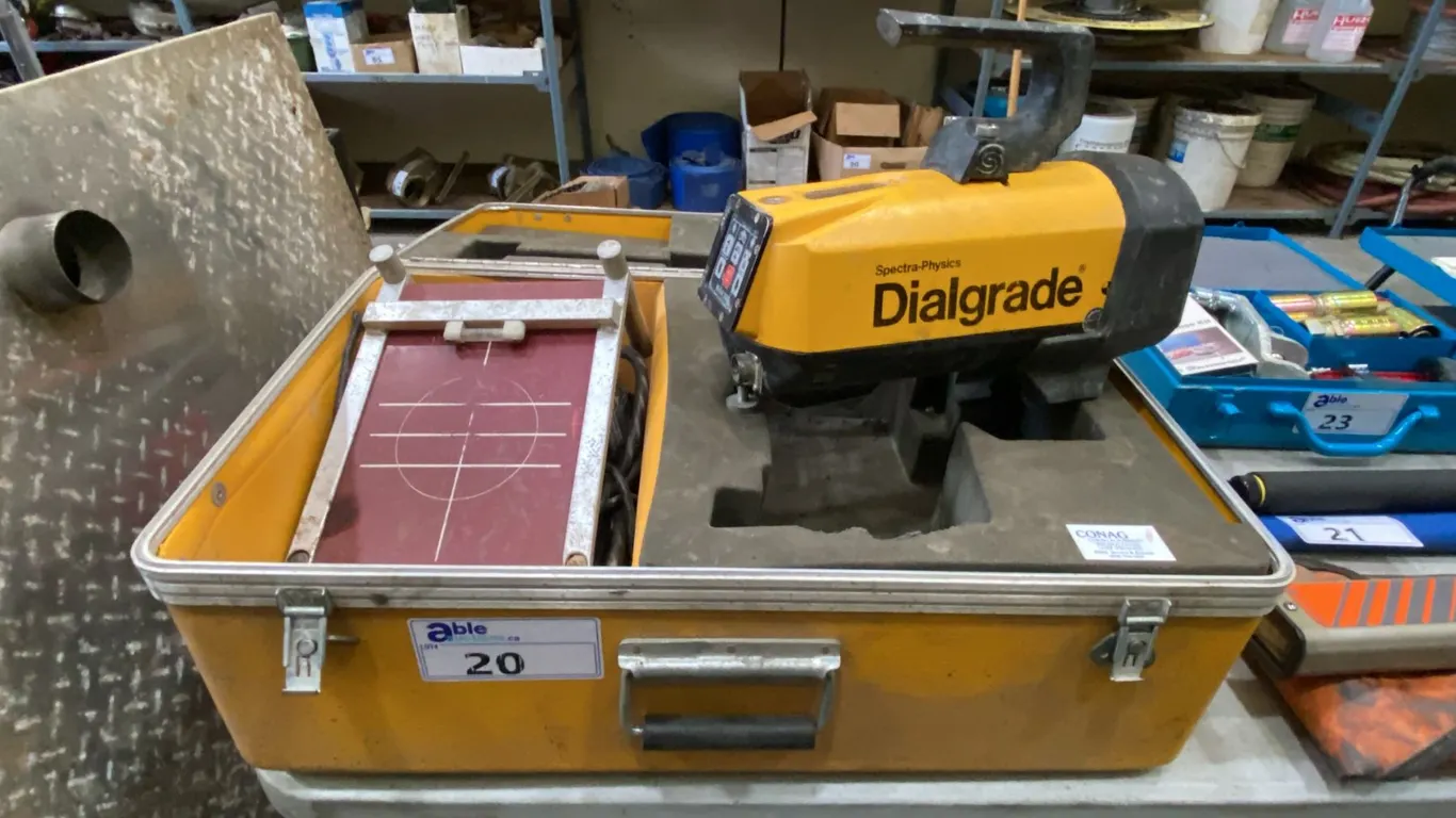 DIALGRADE SPECTRA-PHYSICS 1160 HEAVY DUTY METAL CONSTRUCTED PIPE LASER KIT IN HARD TRANSPORT CASE