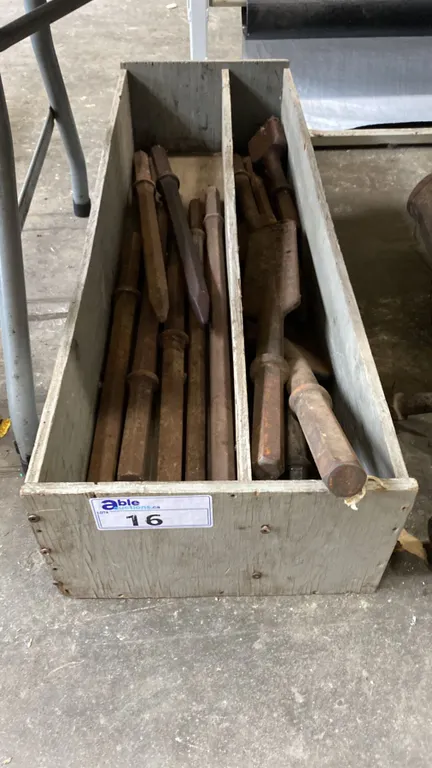 BOX OF ASSORTED DEMOLITION/CHISEL BITS
