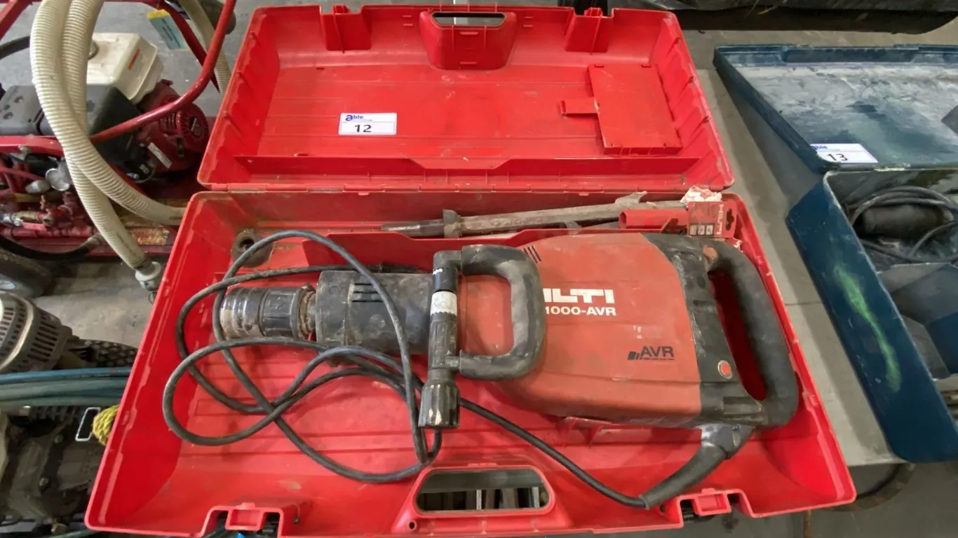 HILTI 1000-AVR HEAVY DUTY ELECTRIC DEMOLITION HAMMER IN HARD TRANSPORT CASE