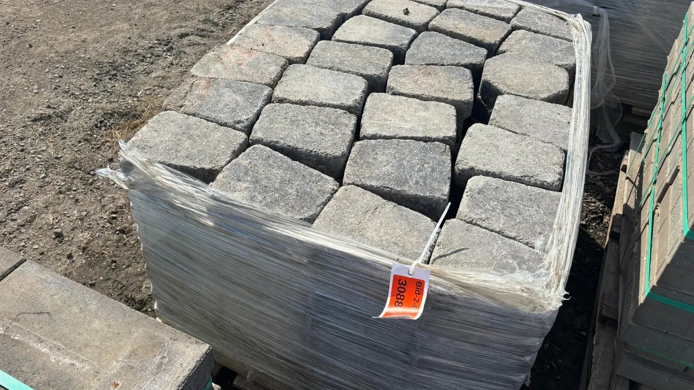 89 Sq. Ft. (200-Pieces) Lamont Circle Interlock Landscape Pavers