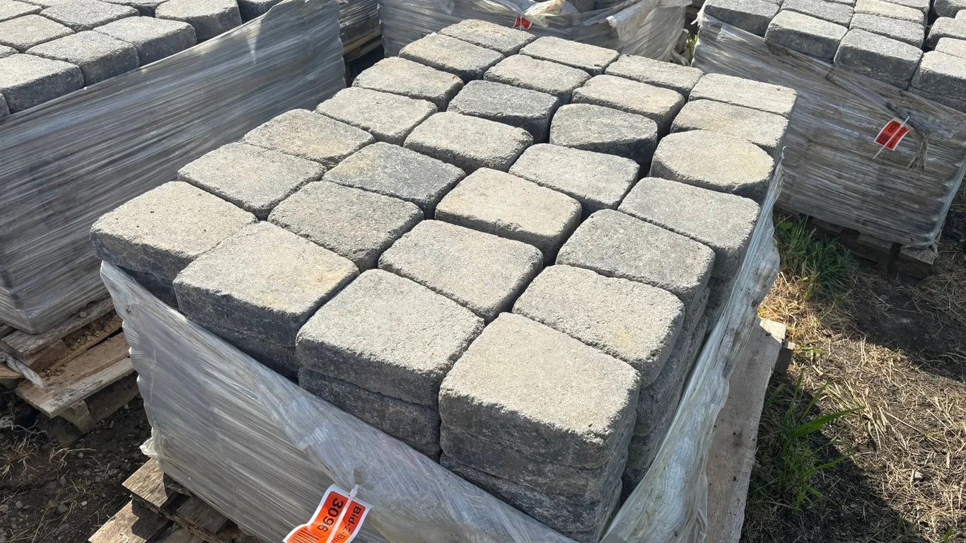89 Sq. Ft. (200-Pieces) Lamont Circle Interlock Landscape Pavers