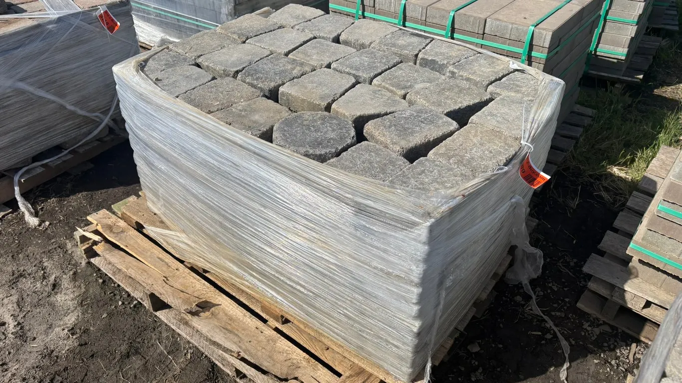 89 Sq. Ft. (200-Pieces) Lamont Circle Interlock Landscape Pavers