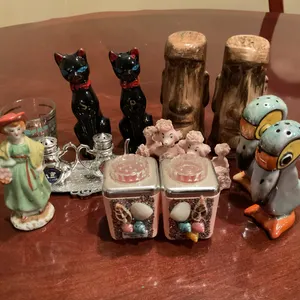 Vintage Novelty Salt & Pepper Shakers & Figurines