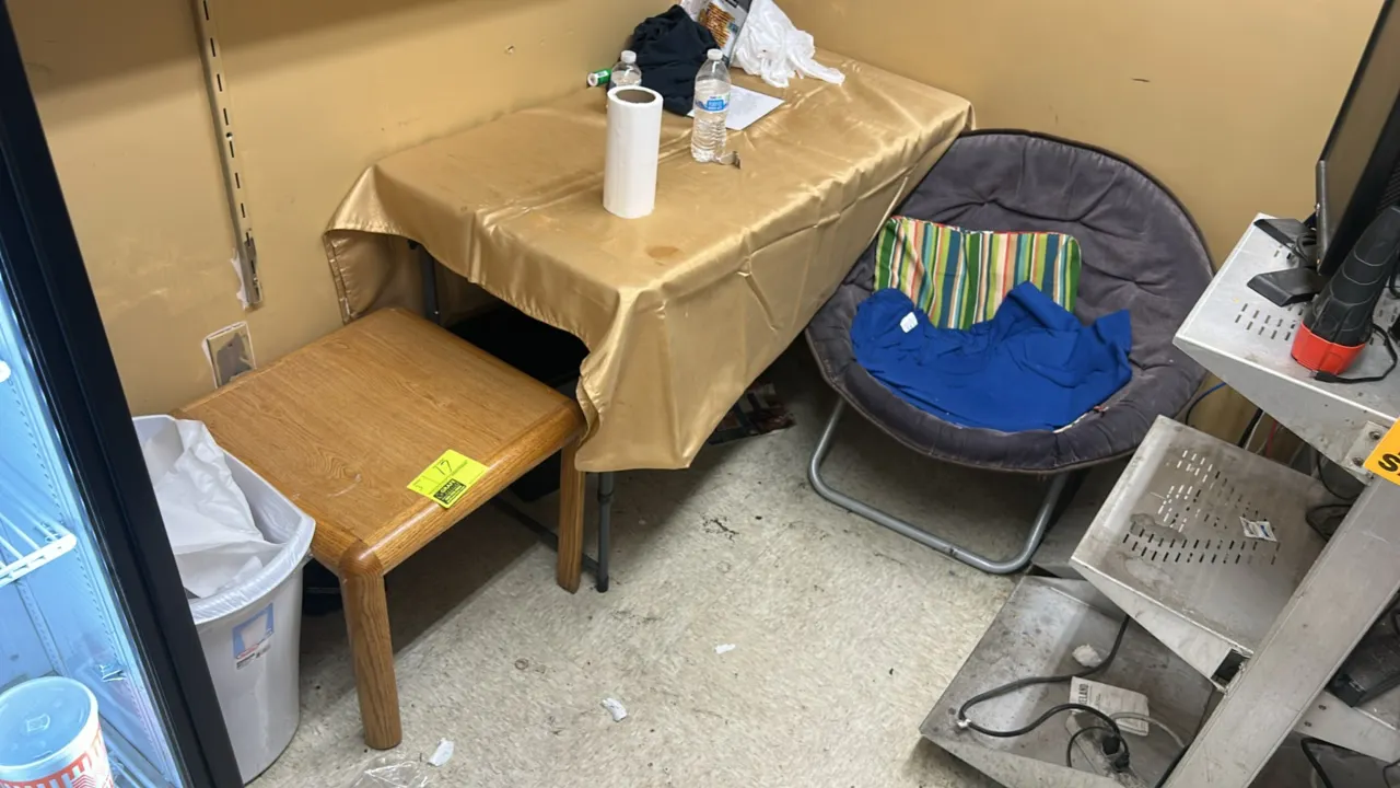Furniture lot. Includes folding saucer chair with fabric upholstery and metal frame, 4' poly collapsible folding table, and wooden side table. Content