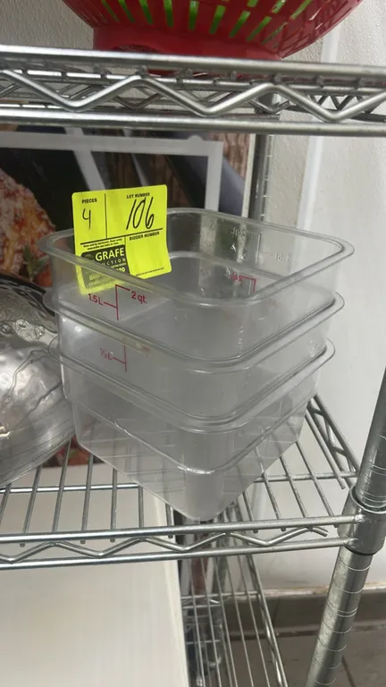 2 qt polycarbonate food storage containers. Features clear square construction with molded and printed measurement graduations.