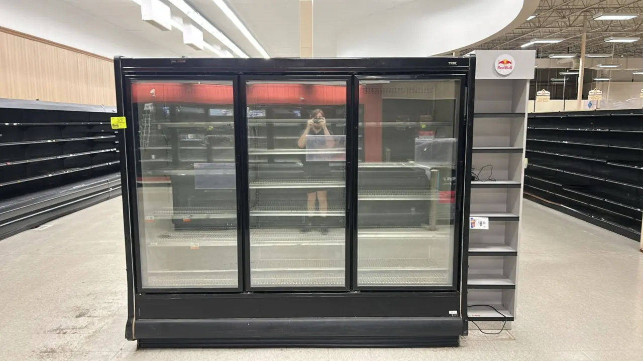 1999 Tyler L3FG3A frozen food glass doors. Features adjustable wire shelving, electric defrost, and interior lighting. Electrical: 208V, 1-Phase. Note