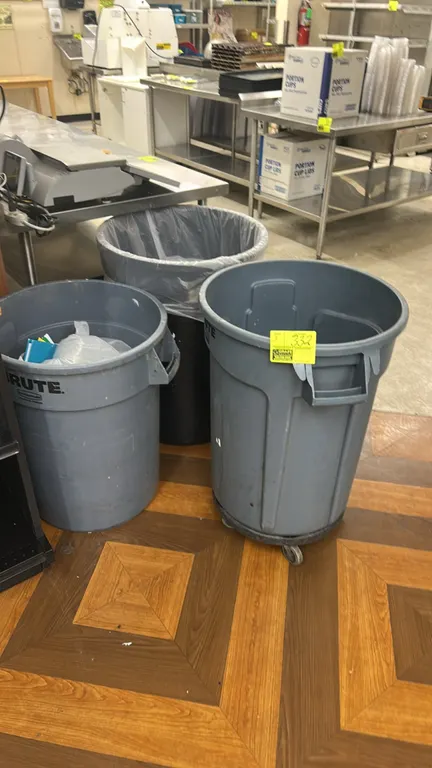Rubbermaid Brute polyethylene trash containers. Features heavy-duty plastic construction with integrated side handles. Includes (1) rolling caster dol