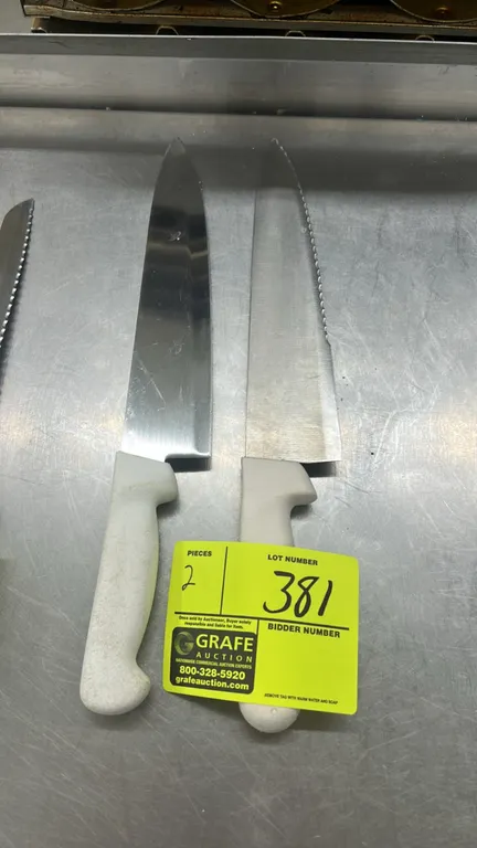 Dexter-Russell stainless steel kitchen knives. Features stainless steel blades, including smooth edge and serrated edge, with white molded plastic han