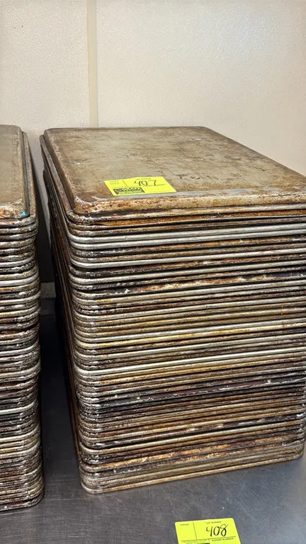 Aluminum full-size sheet pans. Features wire-reinforced rolled rim design. Dimensions: 18" x 26".