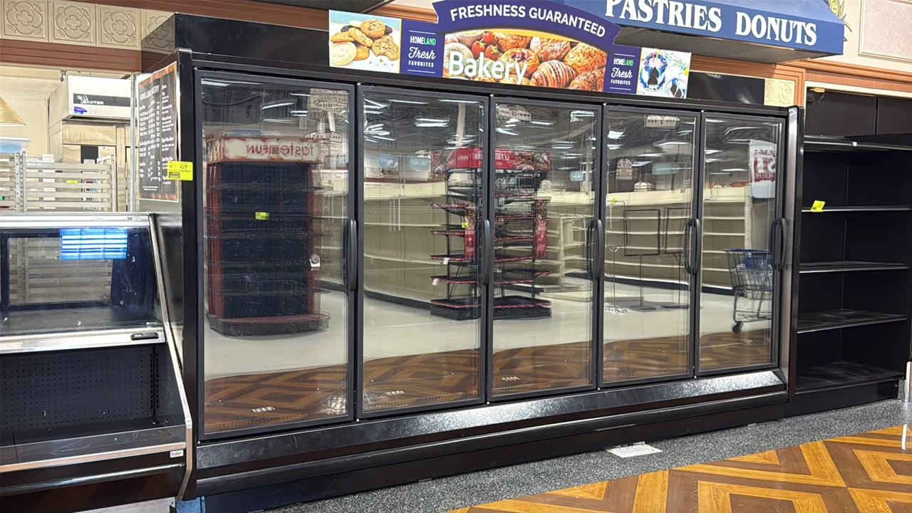 2024 Hussmann RLN-5 frozen food glass doors. Features electric defrost, LED interior lighting, and adjustable shelving. Electrical: 208V, 60 Hz, 1-Pha