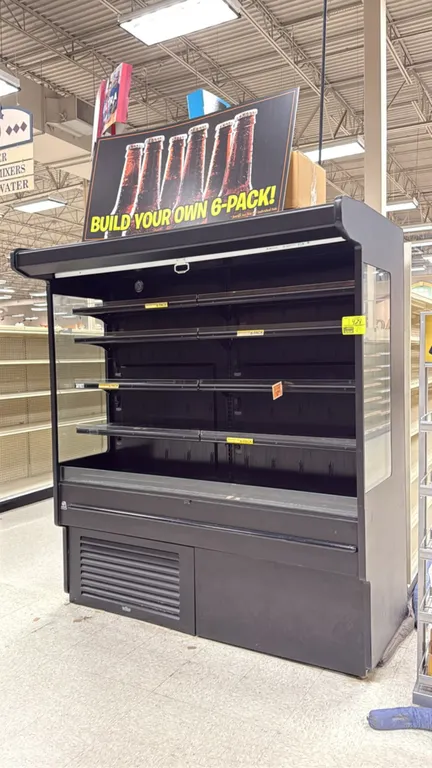 2018 Southern CaseArts MDC-83HVN-06.0 5-deck self-contained open refrigerated merchandiser case. Features 4 tiers of adjustable shelving with price ta