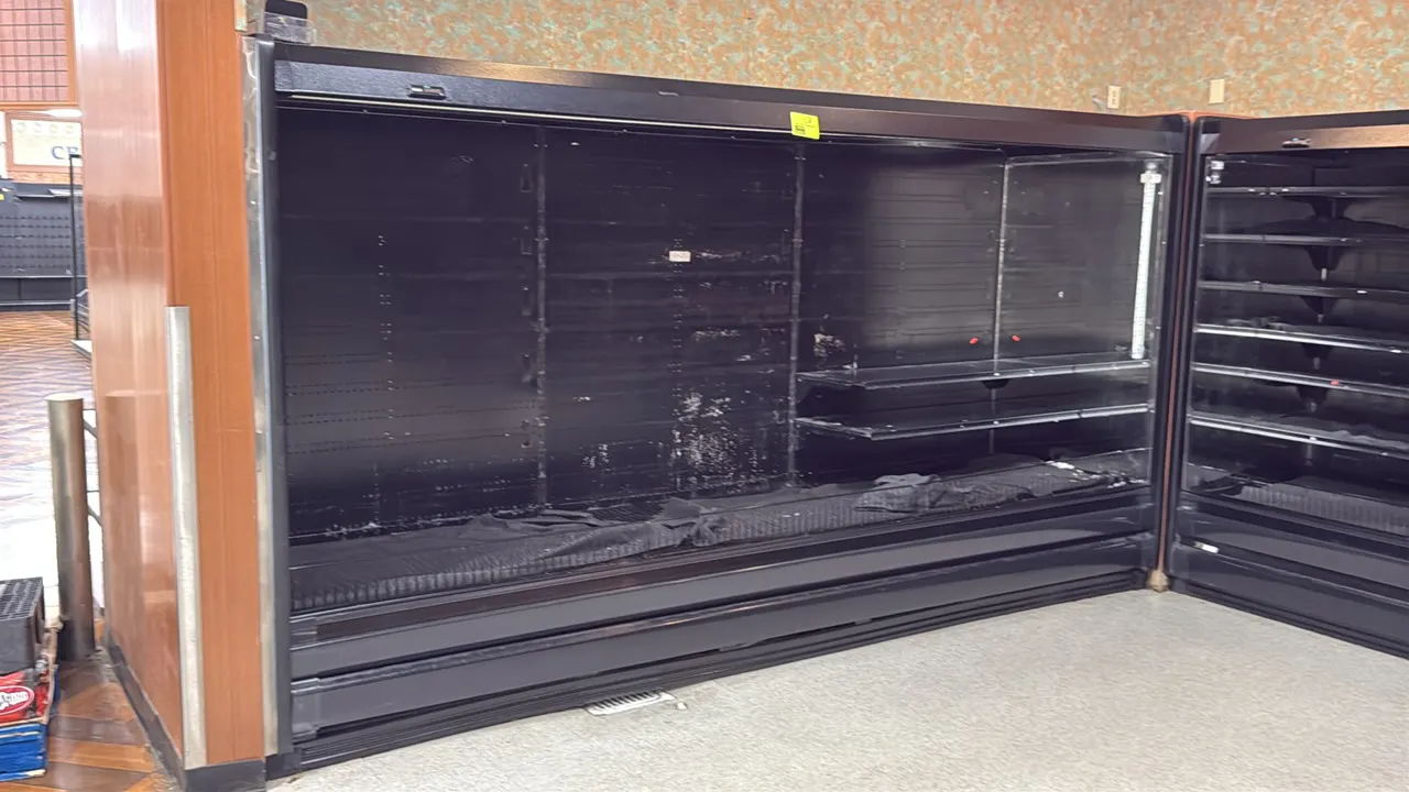 1999 Tyler L6DL12A multi-deck medium-temperature open display case. Features adjustable shelving and bottom display deck. 12'L. S/N: W 759309. Electri
