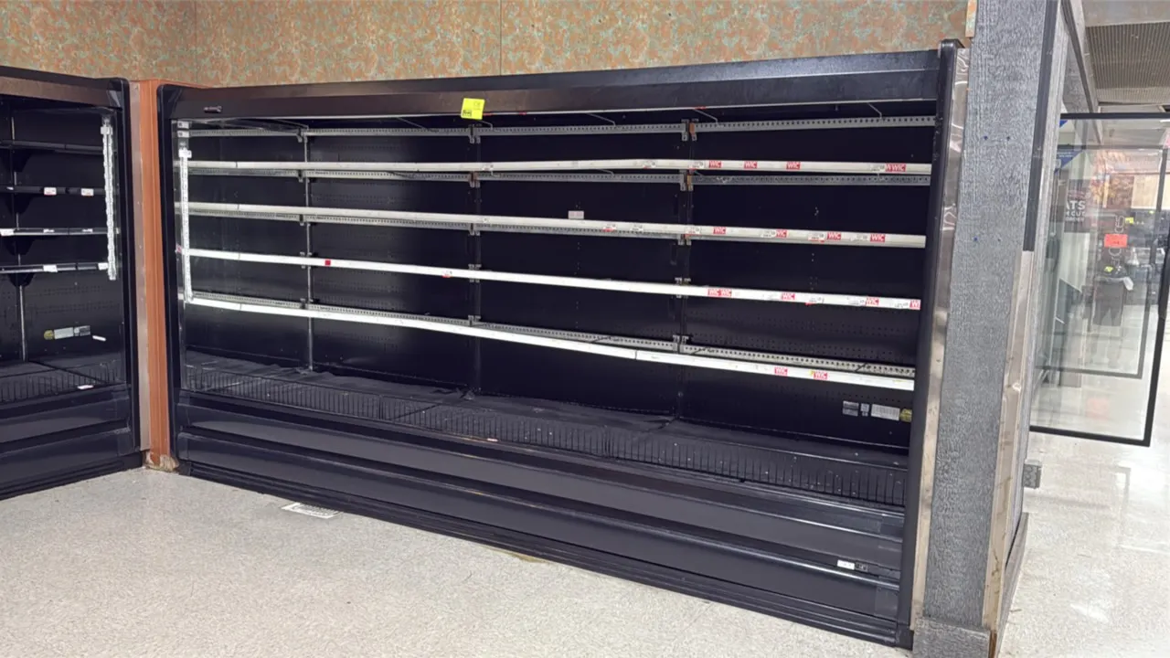 1999 Tyler L6DL12A multi-deck medium-temp open display case. Features display crossbars with price tag moldings, bottom wire rack, and canopy lighting