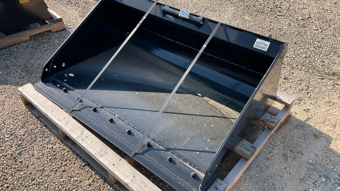 UNUSED TORO 22548 54 INCH SMOOTH BUCKET SN: 322000582