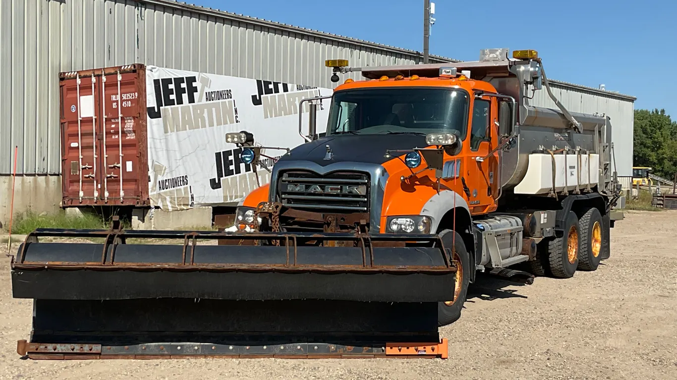 2014 MACK GU (GRANITE) TANDEM AXLE DUMP TRUCK VIN: 1M2AX09C3EM020624