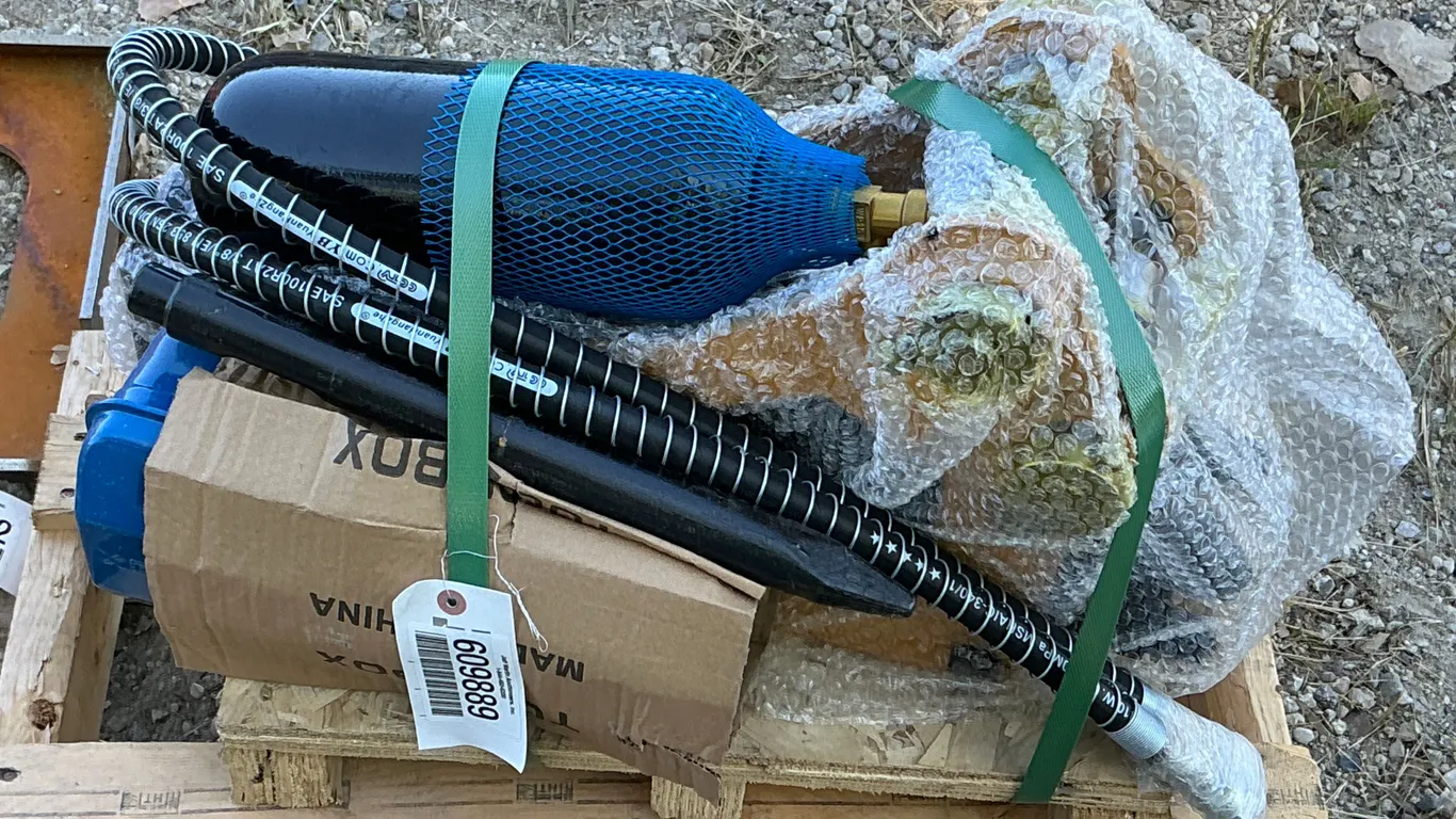 UNUSED 2026 MIVA HYDRAULIC BREAKER TO FIT 1-2 TON EXCAVATOR SN: E83290