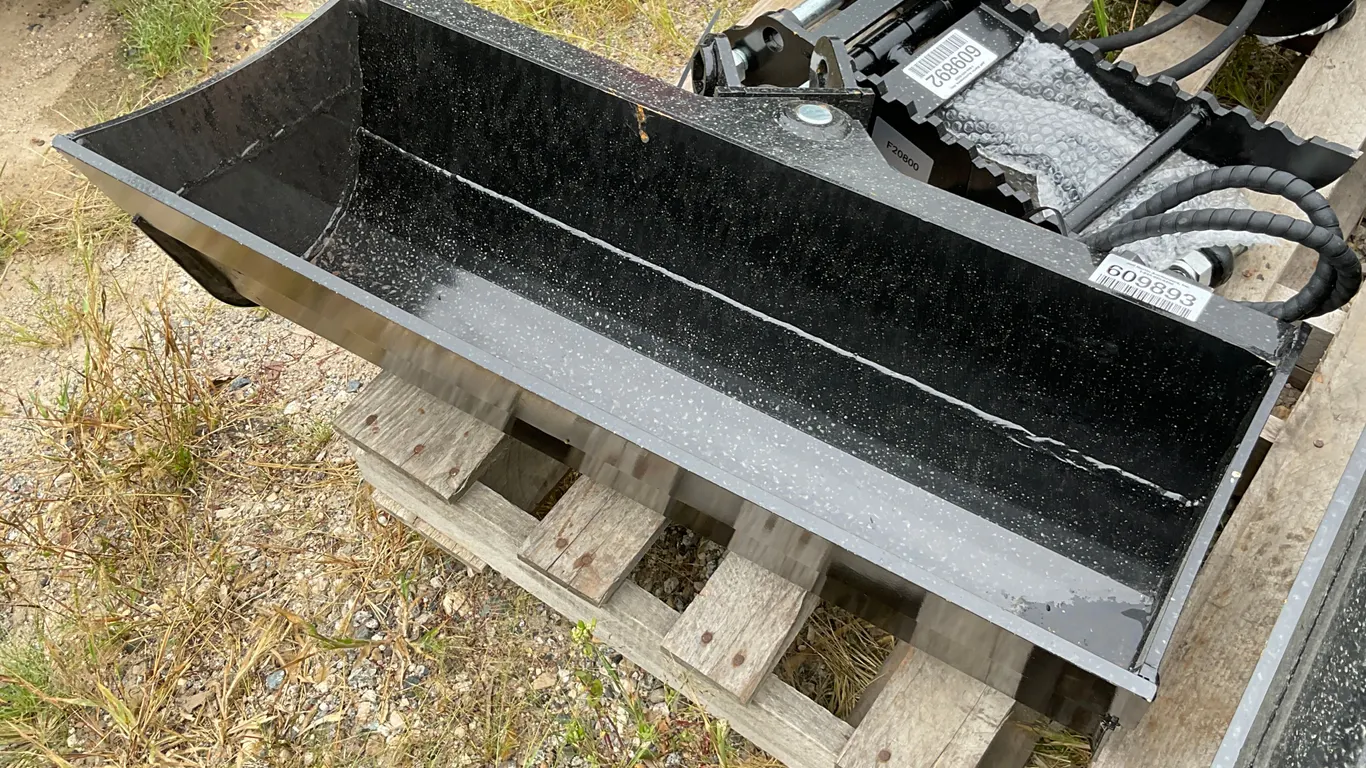 UNUSED 2026 MIVA 32” TILTING BUCKET TO FIT 1-3 TON EXCAVATOR SN: F13343