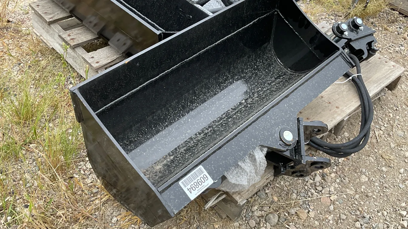 UNUSED 2026 MIVA 32” TILTING BUCKET TO FIT 1-3 TON EXCAVATOR SN: F08772