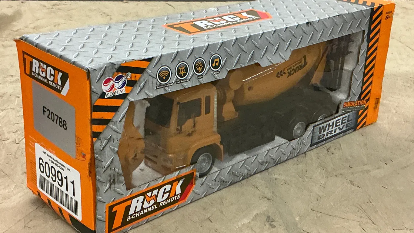 REMOTE CONTROL MIXER TRUCK TOY SN# F20788 ***SHIPPING DAMAGE TO