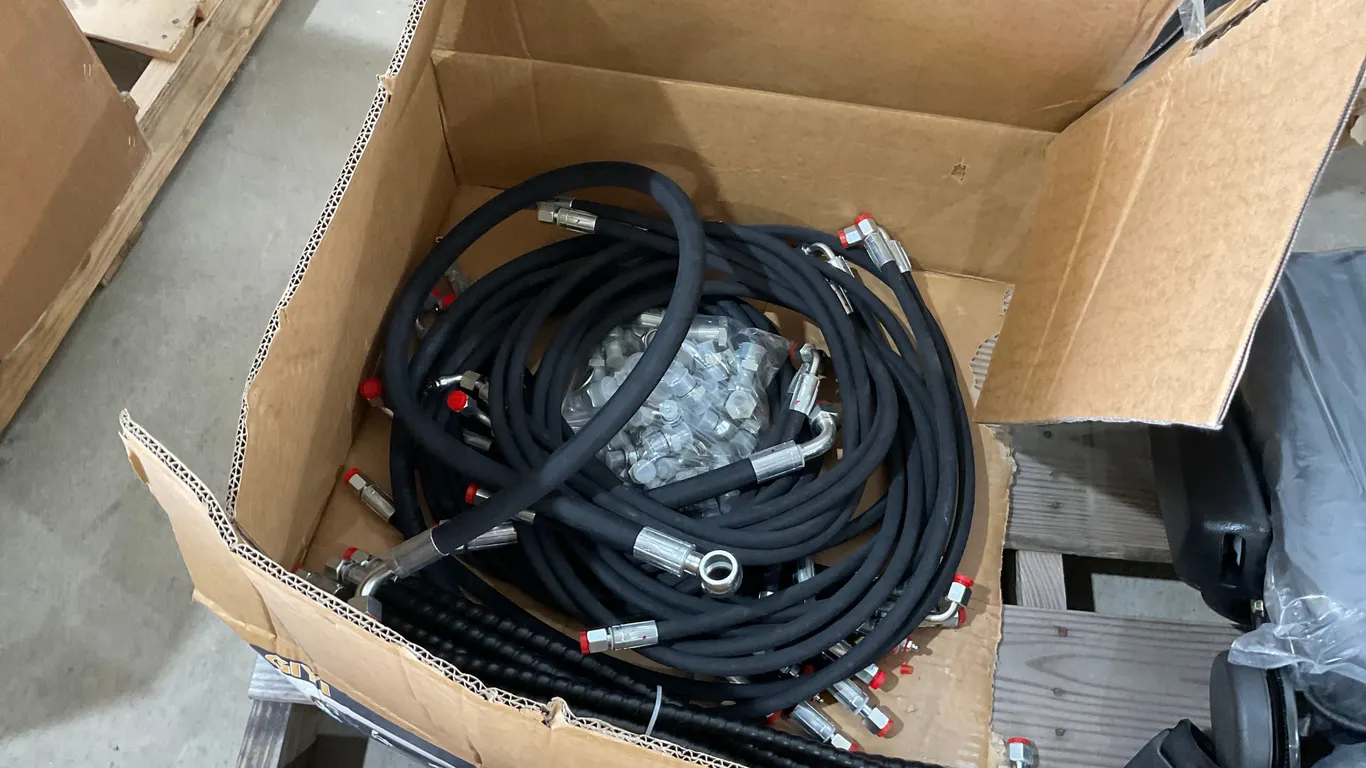 BOX OF UNUSED MIVA HYDRAULIC HOSES TO FIT 1-3 TON EXCAVATOR